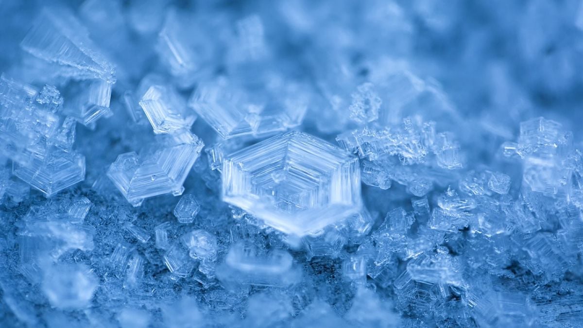 Scientists Discover Rare 'Plastic Ice' in Lab, Revealing New Clues About Icy Exoplanets