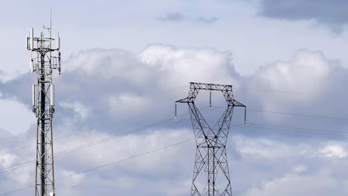 Key Spectrum Band Vacated for Telcos